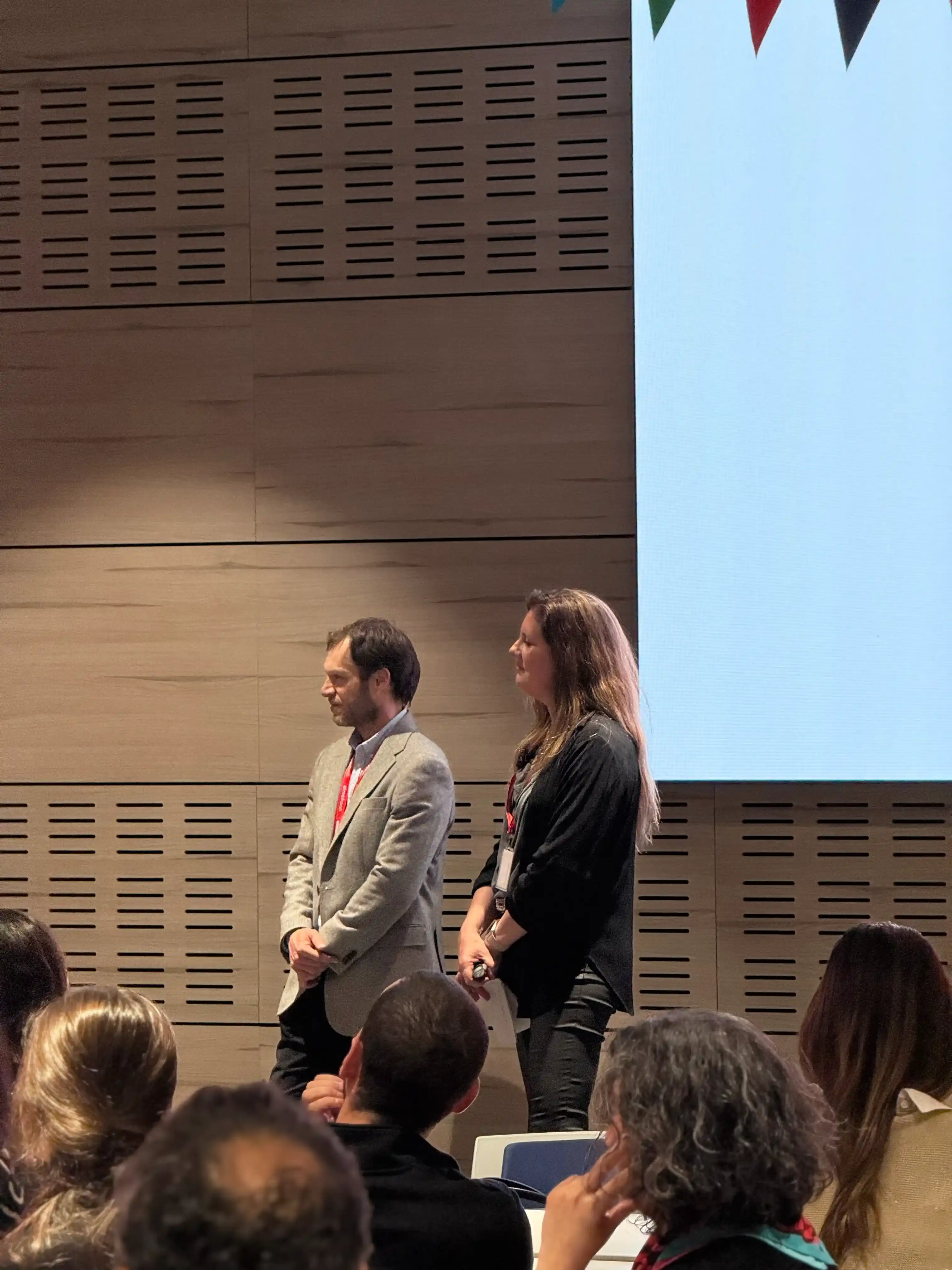 Cristian Irarrazaval y Carolina Altschwager facilitando una sesión durante un encuentro de la Comunidad de Liderazgo con Propósito organizado por Almabrands para colaboradores de Copec.